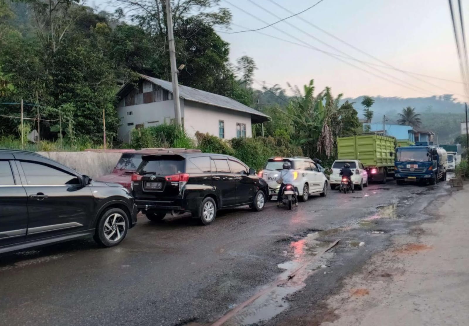 Jalan Lintas Menuju Bukittinggi- Lubuk Basung Rusak, Terparah Kawasan Padang Lua Menuju Simpang Malalak